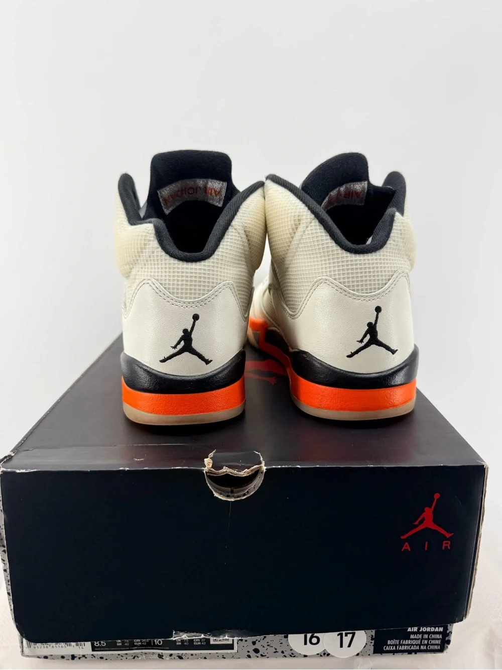 Jordan clean white